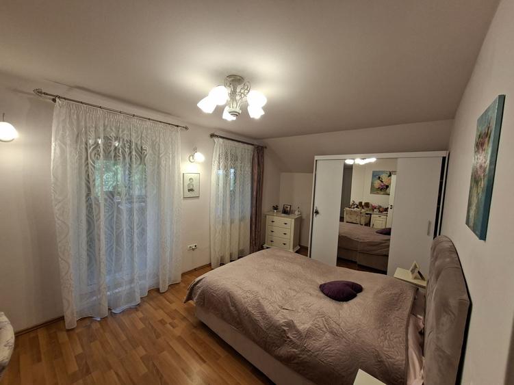 Casă cu 4 camere decomandat în Ghiroda