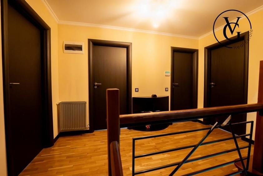 Casă cu 5 camere cu Teren 600 Mp în Central