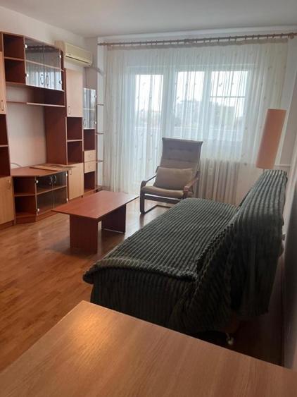 Apartament cu 3 camere decomandat în Lacul Tei
