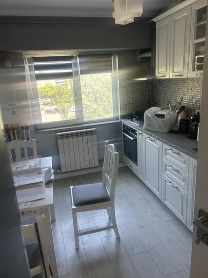 Apartament cu 3 camere decomandat, mobilat în Dacia