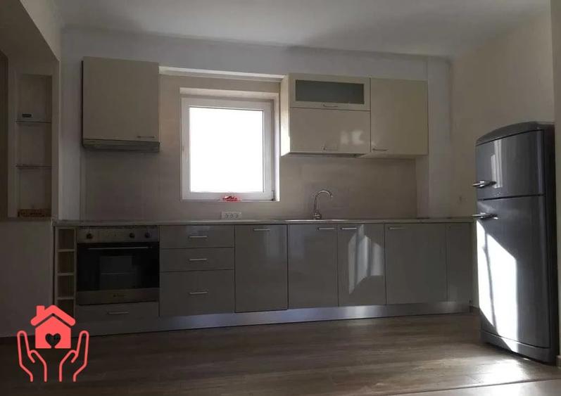 Apartament cu 3 camere semidecomandat, mobilat în Primăverii