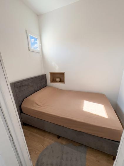 Apartament cu 3 camere decomandat, mobilat în Lipscani
