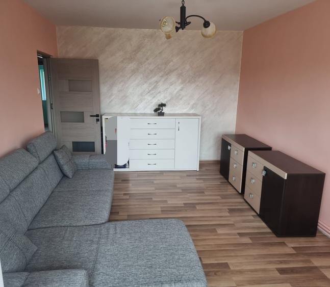 Apartament cu 3 camere decomandat în Metalurgie