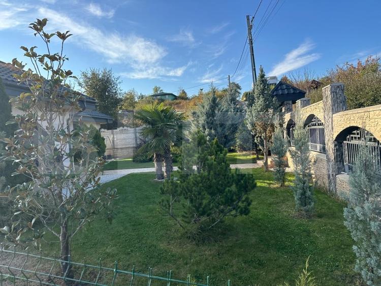 Casă individuală cu 6 camere cu Canalizare în Bucium
