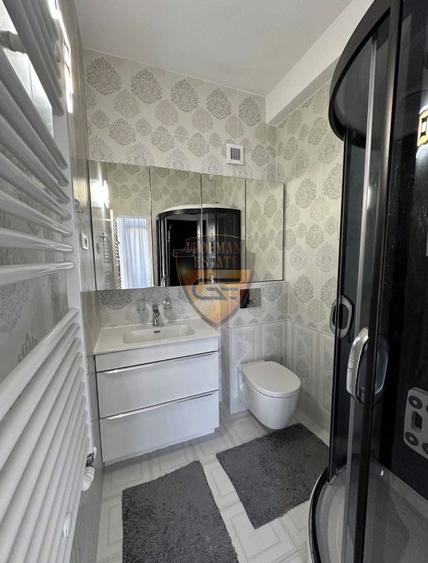 Apartament cu 4 camere semidecomandat, mobilat în Mamaia-Sat