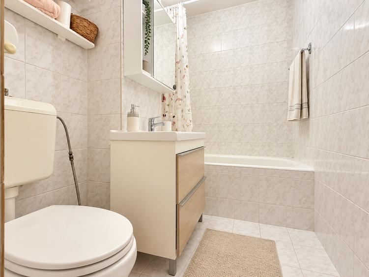 Apartament cu 3 camere decomandat în Complex Studențesc