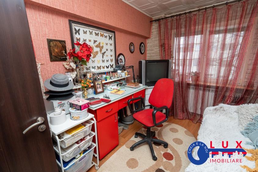Apartament cu 3 camere decomandat în Piața Nouă
