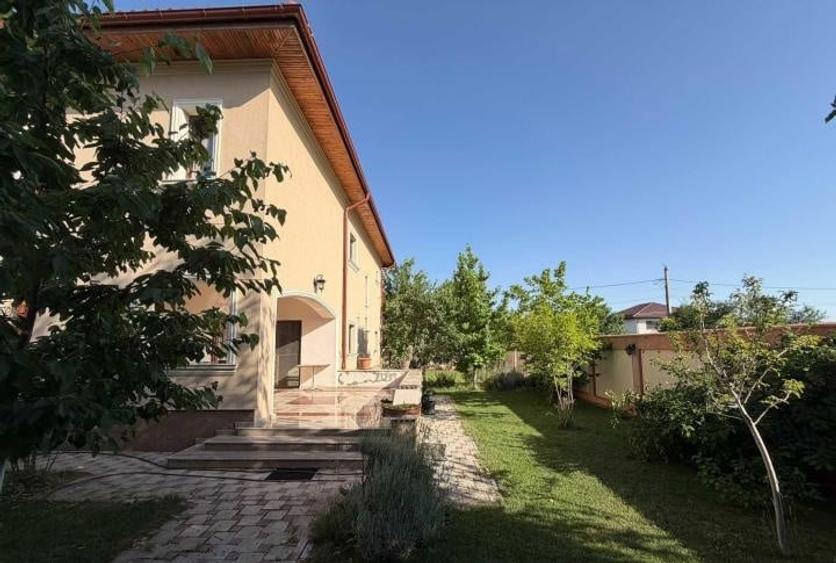 Casă individuală cu 6 camere cu Garaj în Berceni
