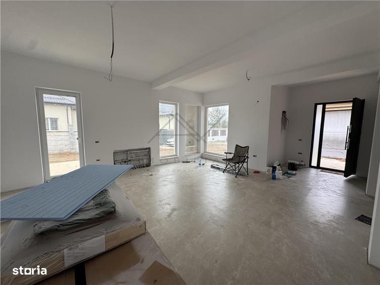 Casă cu 4 camere cu Teren 450 Mp în Domnești