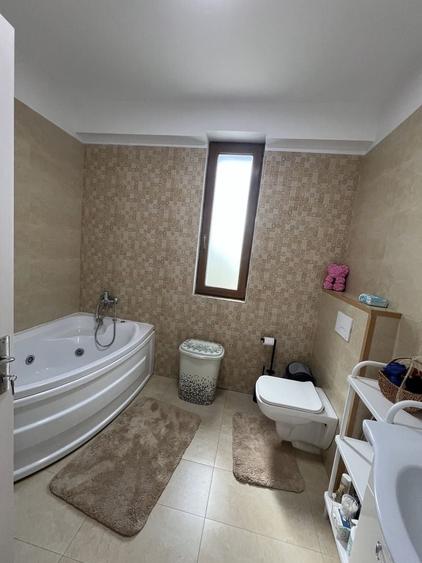 Apartament cu 3 camere decomandat în Făcăi