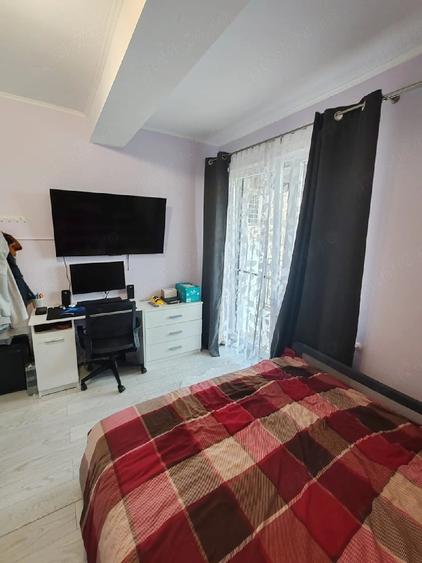 Apartament cu 3 camere semidecomandat în Florești