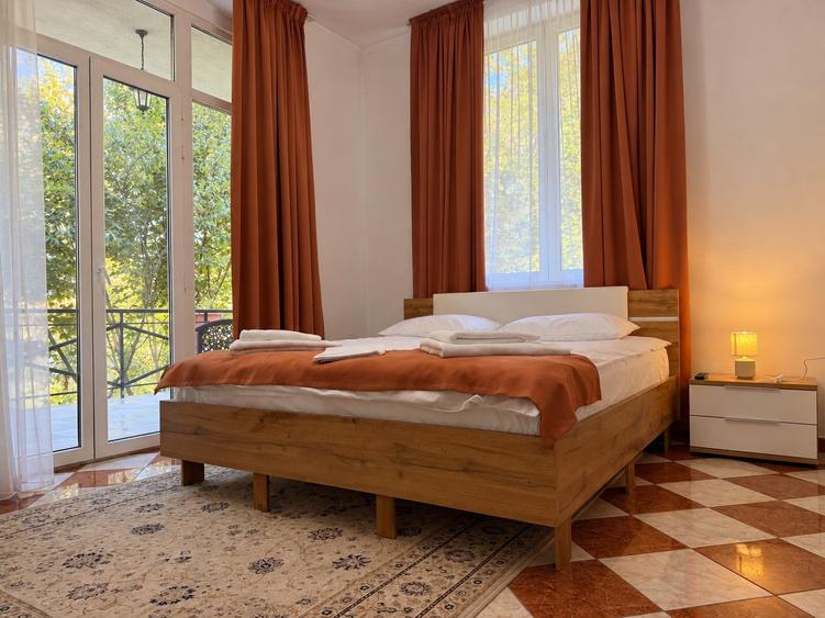 Casă individuală cu 11 camere cu Canalizare în Breaza