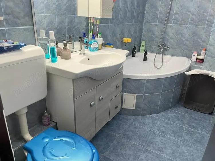 Apartament cu 4 camere decomandat în Vitan