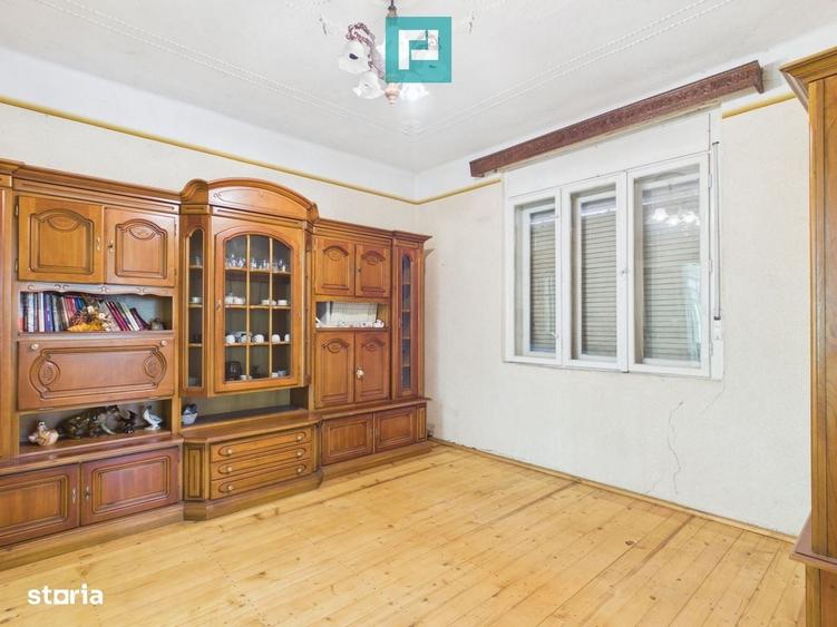 Casă cu 4 camere cu Teren 4427 Mp în Central