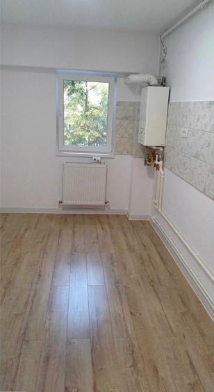 Apartament cu 2 camere decomandat în Trocadero