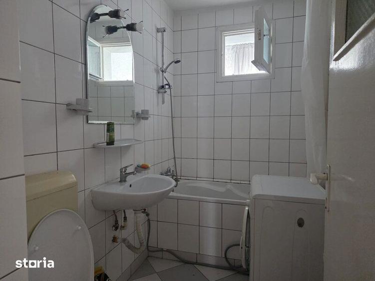 Apartament cu 3 camere semidecomandat, mobilat în Dristor