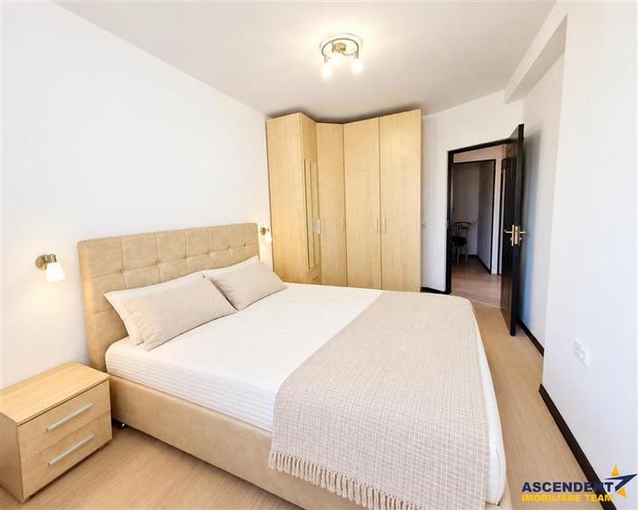 Apartament cu 2 camere decomandat, mobilat în Tractorul