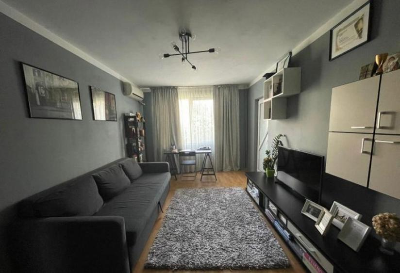 Apartament cu 4 camere semidecomandat în Brâncoveanu