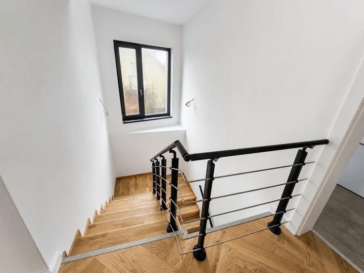 Casă cu 4 camere cu Teren 400 Mp în Corbeanca