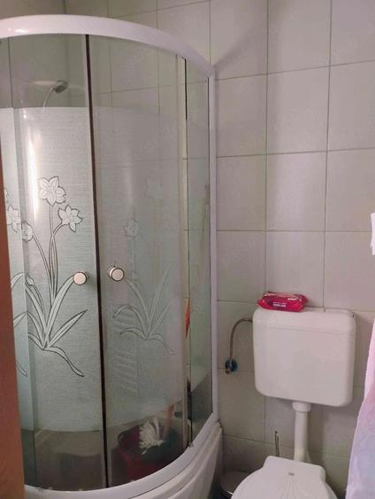 Garsonieră decomandată în Girocului