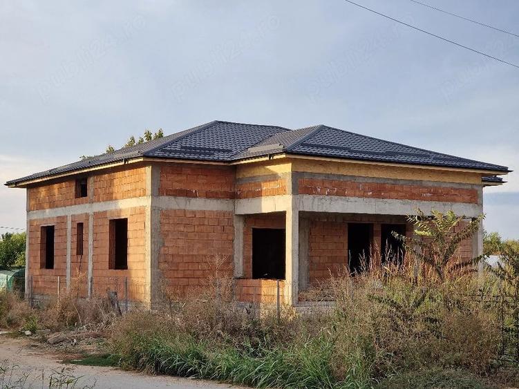 Casă cu Teren 931 Mp în Bălanu