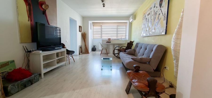 Apartament cu 3 camere semidecomandat în Drumul Taberei