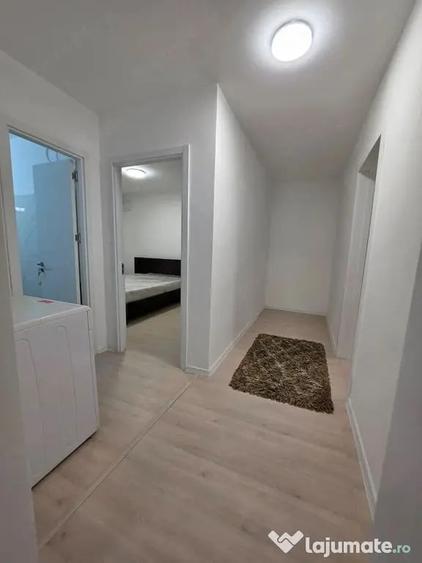 Apartament cu 3 camere semidecomandat în Colentina