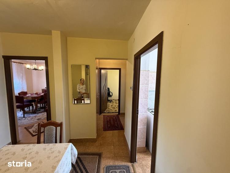 Apartament cu 3 camere în Decebal