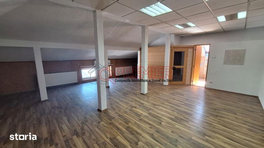 Casă cu 6 camere cu Teren 30 Mp în Apărătorii Patriei