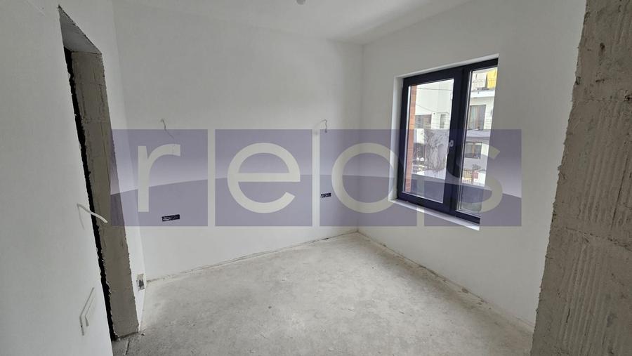 Casă individuală cu 9 camere cu Canalizare în Drumul Sării