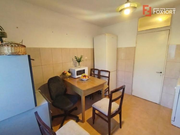 Apartament cu 3 camere decomandat, mobilat în Girocului