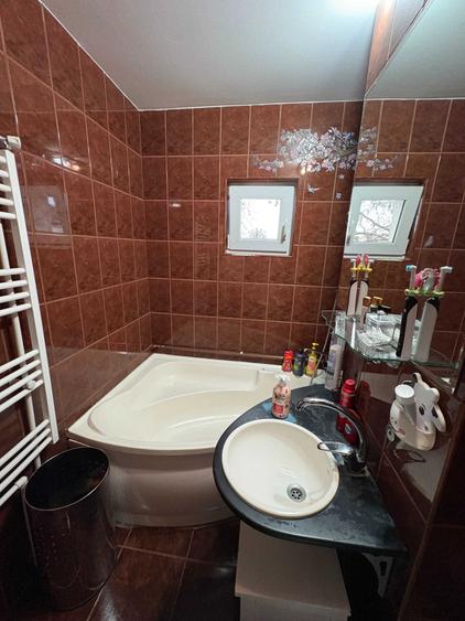 Apartament cu 4 camere decomandat în Micălaca