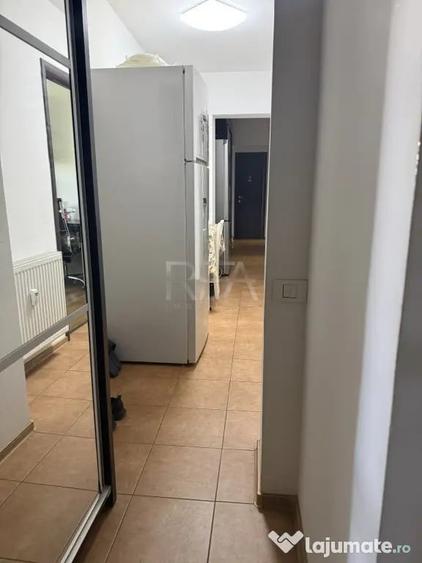 Apartament cu 4 camere semidecomandat în Drumul Taberei