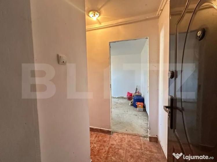 Apartament cu 3 camere semidecomandat în Central
