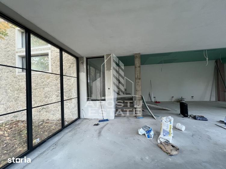 Casă cu 5 camere cu Teren 650 Mp în Soarelui