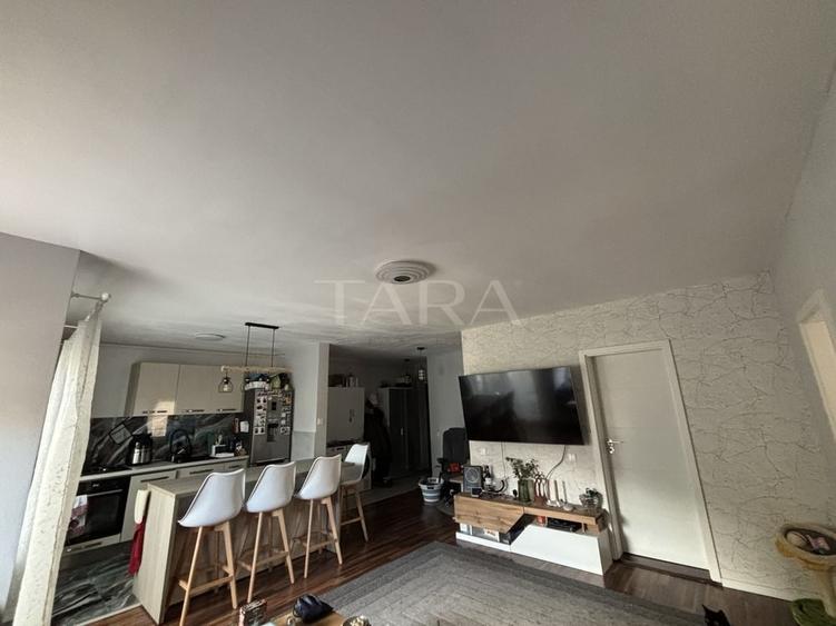 Apartament cu 3 camere semidecomandat, mobilat în Florești