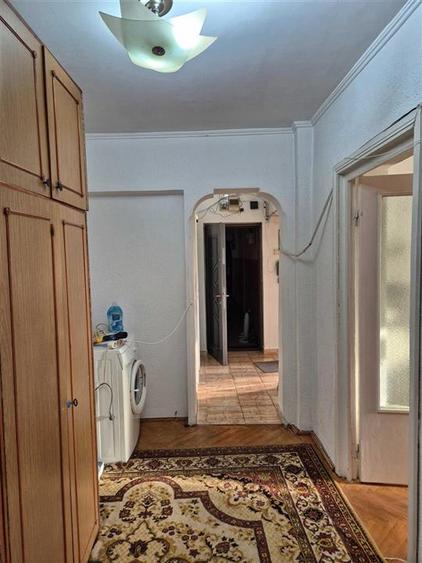 Apartament cu 3 camere decomandat, mobilat în Păcurari