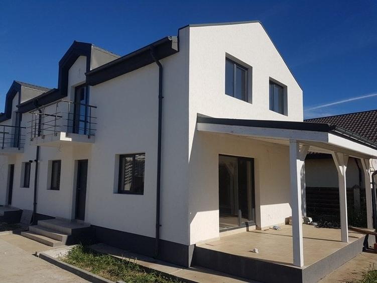 Duplex cu 12 camere cu Teren 1600 Mp în Domnești
