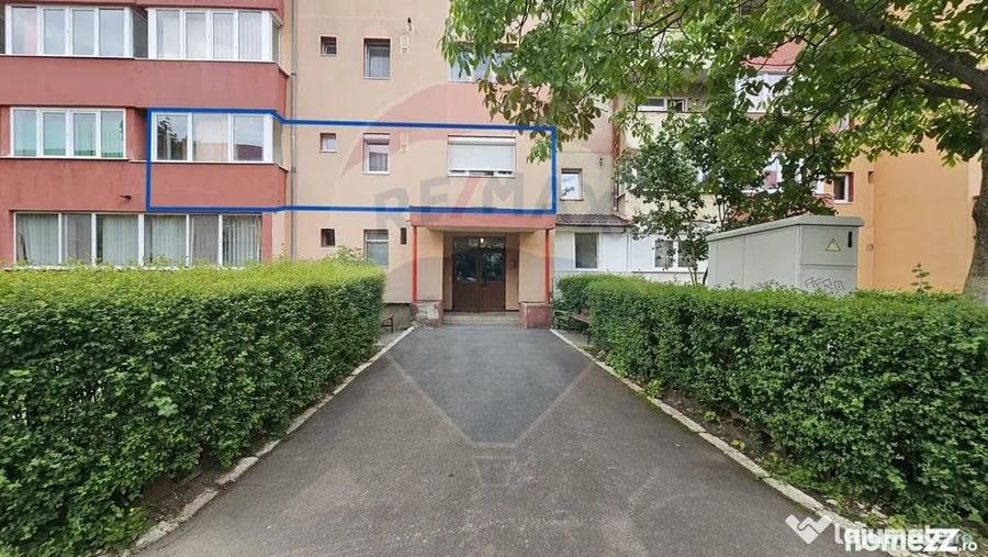 Apartament cu 2 camere decomandat în Noua