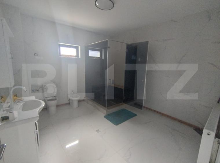 Casă individuală cu 7 camere cu Canalizare în Nord