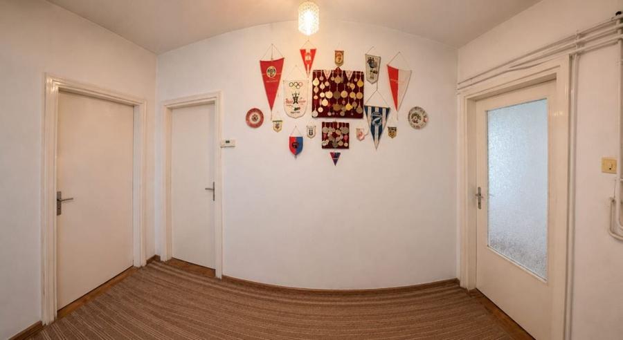 Apartament cu 3 camere semidecomandat, mobilat în Careiului