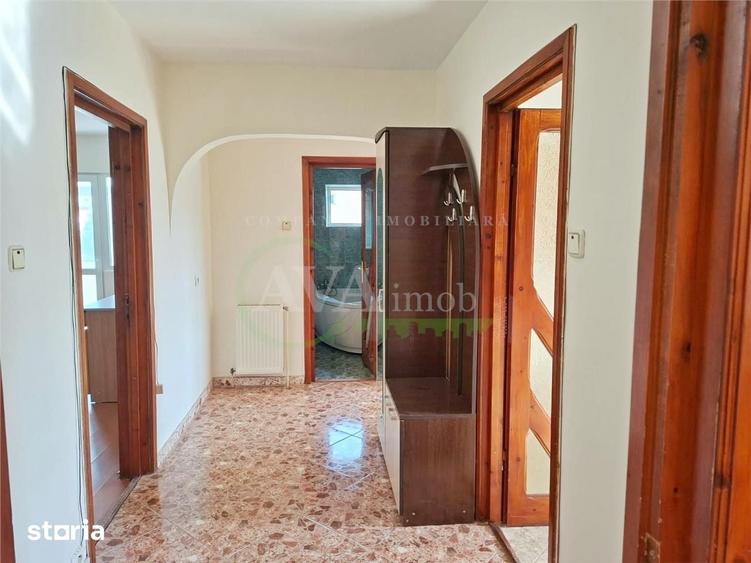 Apartament cu 3 camere decomandat în Republicii