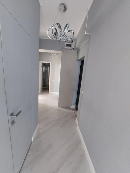 Penthouse cu 3 camere decomandat, mobilat în Nord-Est