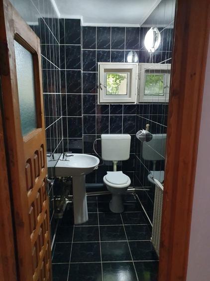 Apartament cu 3 camere decomandat în Uiești