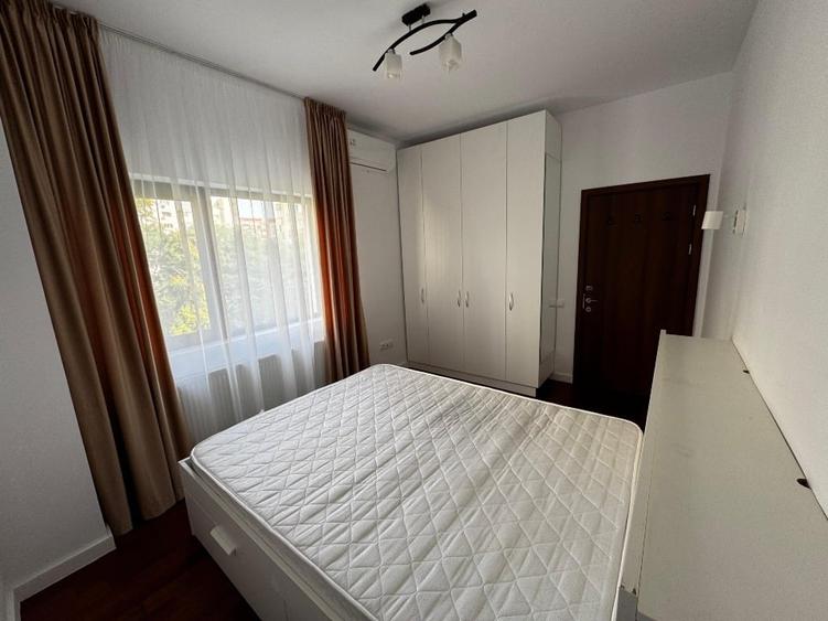Apartament cu 3 camere decomandat în Moșilor
