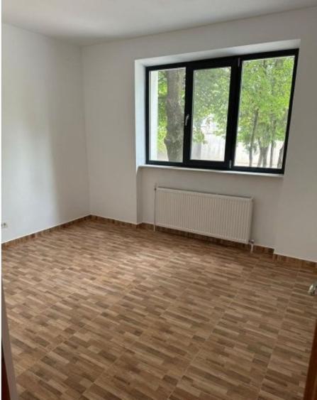 Casă individuală cu 5 camere cu Teren 1000 Mp în Drumul Taberei