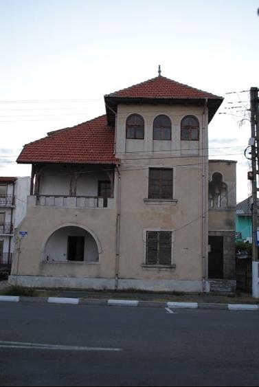 Casă individuală cu 5 camere cu Teren 315 Mp în Central