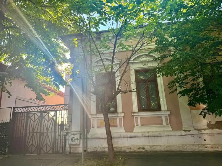 Casă cu 7 camere cu Canalizare în Armeneasca