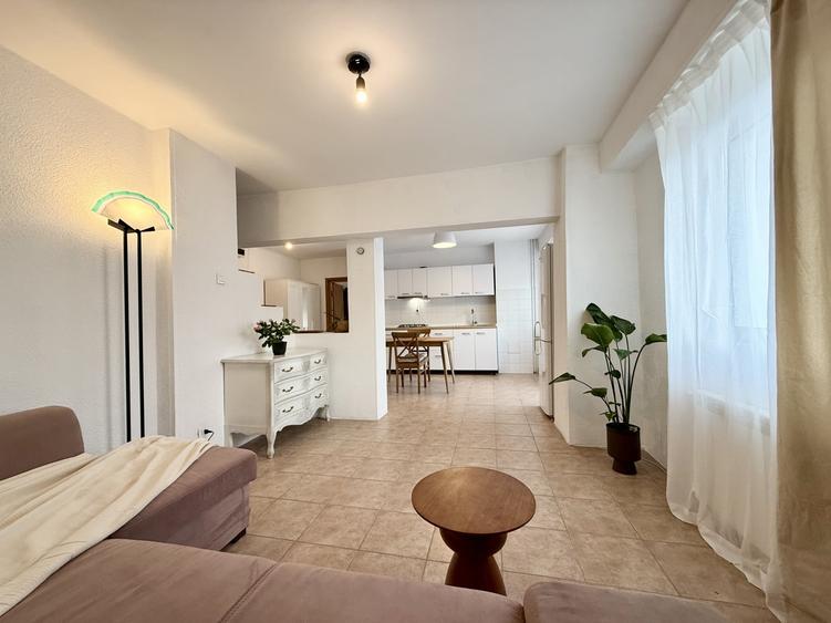 Apartament cu 2 camere semidecomandat, mobilat în Alba Iulia
