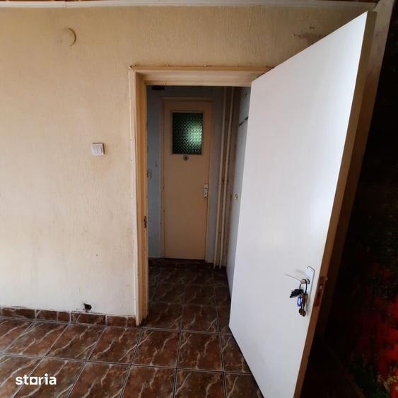 Apartament cu 4 camere în Berceni